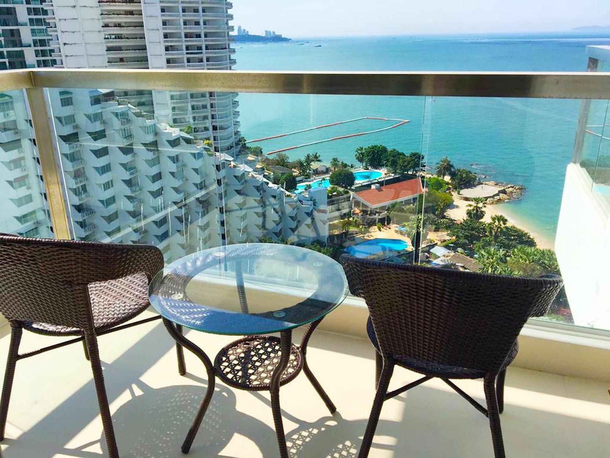 The Palm Wongamat Beach Pattaya Exterior photo
